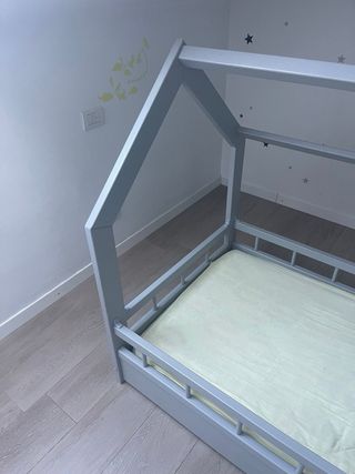 Lettino casetta bimbo + materasso € 285,00