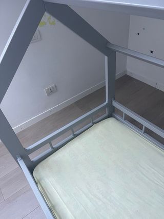 Lettino casetta bimbo + materasso € 285,00