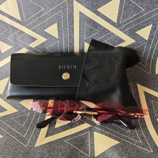 Gafas llama SHEIN rojas y negras