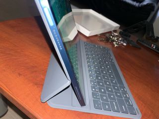 Smart Keyboard Folio iPad 10/11 y iPad AIR.