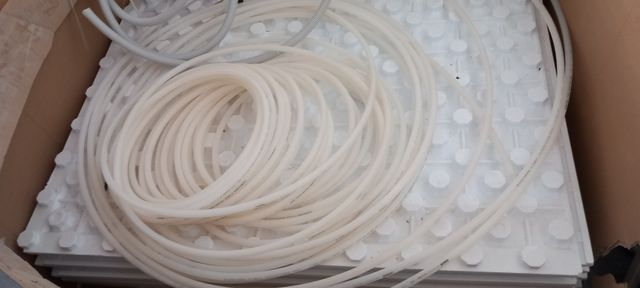 Tubi e pannelli per riscaldamento a pavimento