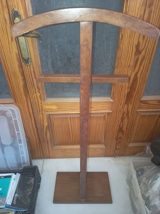 Perchero madera marrón