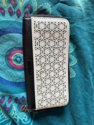 Monedero Desigual blanco y negro