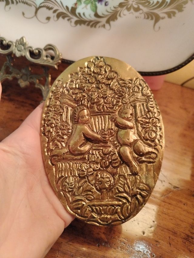 Fregio bronzo ovale: angioletti