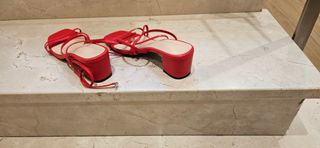 Sandalias rojas tacón mediano