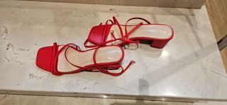 Sandalias rojas tacón mediano