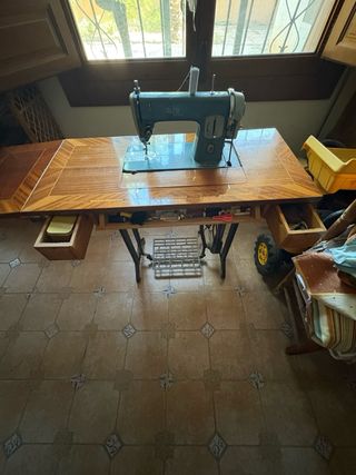 Máquina coser Alfa Royale antigua