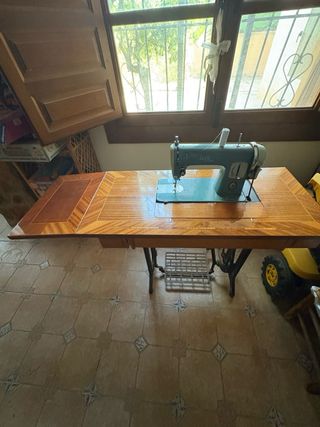 Máquina coser Alfa Royale antigua