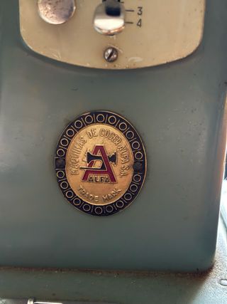 Máquina coser Alfa Royale antigua