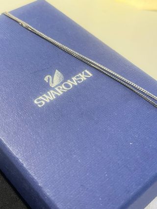 Colgante Swarovski lágrima con doble cadena.