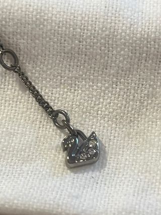 Colgante Swarovski lágrima con doble cadena.