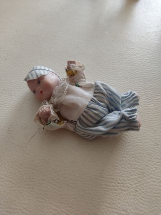 Bambola bimbo in porcellana