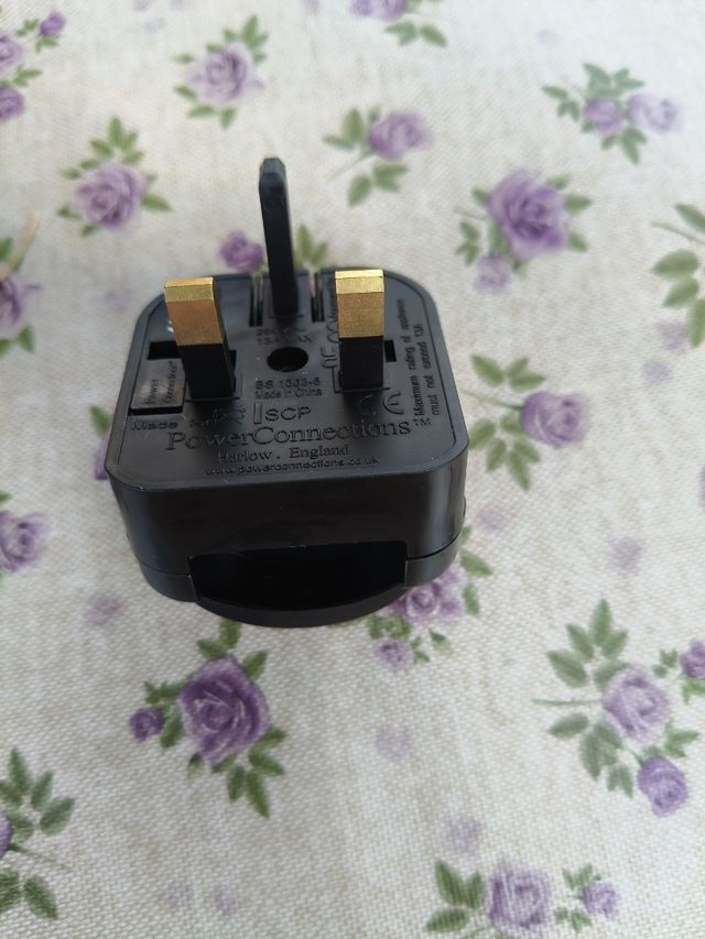 Adattatore per presa PowerConnections UK