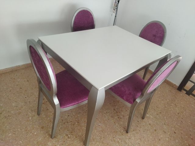 Mesa Comedor 4 sillas - Blanco y Morado
