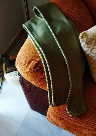 Cortinas visillos verde oliva y verde claro.