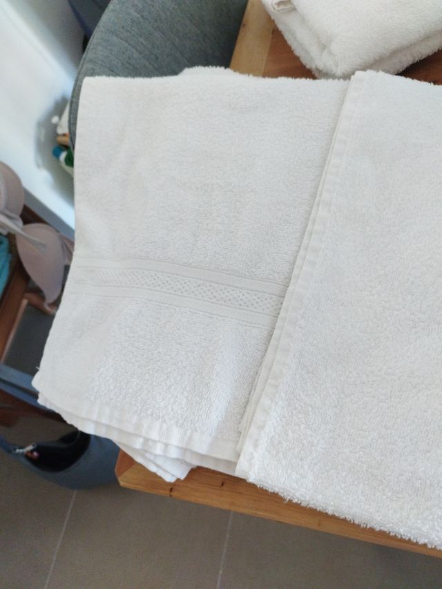  4 Toallas blancas de 70*100