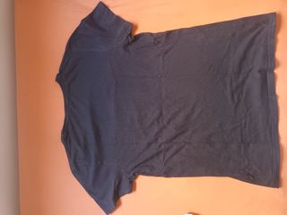 Camiseta negra con estampado
