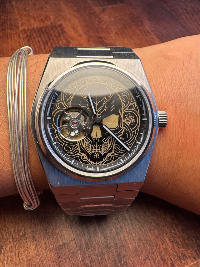 Reloj automático calavera