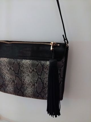 Bolso Zara serpiente negro-gris