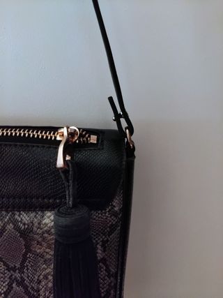Bolso Zara serpiente negro-gris