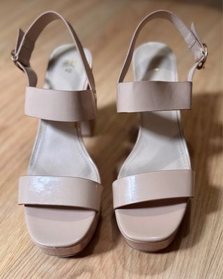 Sandalias nude de plataforma. Talla 42.  H&M.