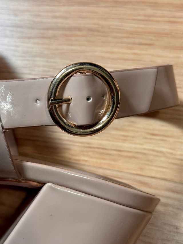 Sandalias nude de plataforma. Talla 42.  H&M.