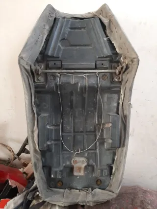 Asiento Yamaha SR 250: usado