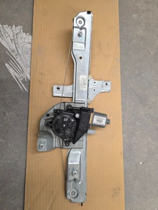 Elevalunas derecho Peugeot 208
