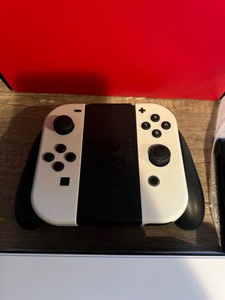 Nintendo Switch OLED blanca y negra