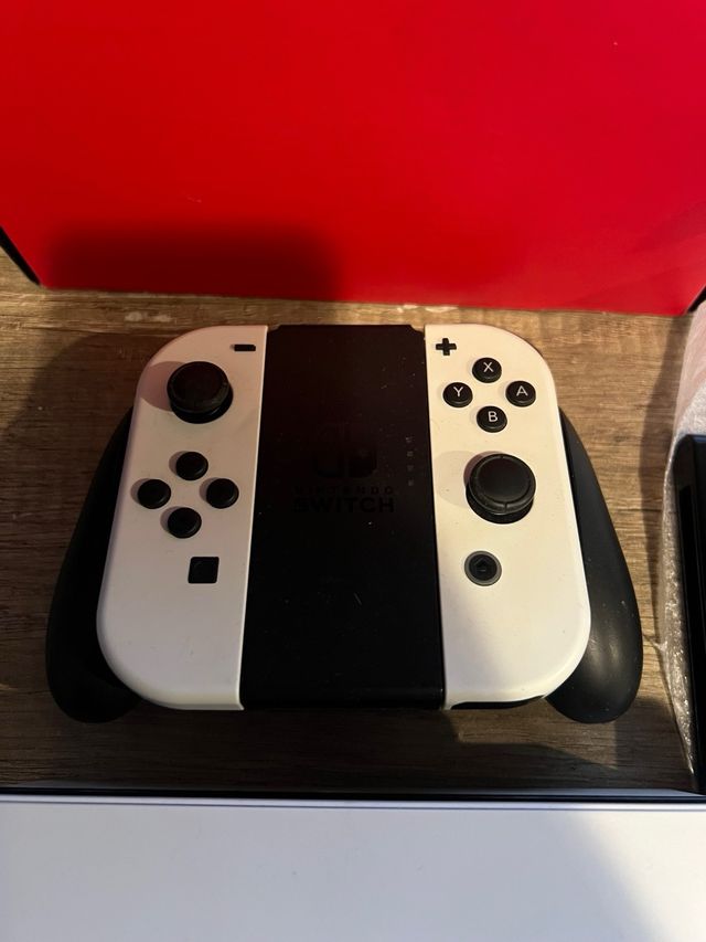 Nintendo Switch OLED blanca y negra