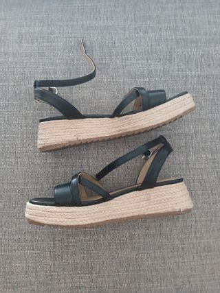 Sandalias cuñas Sfera negras