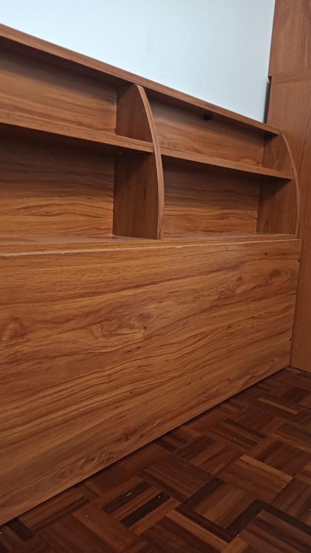 Cabecero y mesillas madera