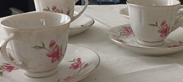 Juego café 6 tazas y 6 platos porcelana (OB44)