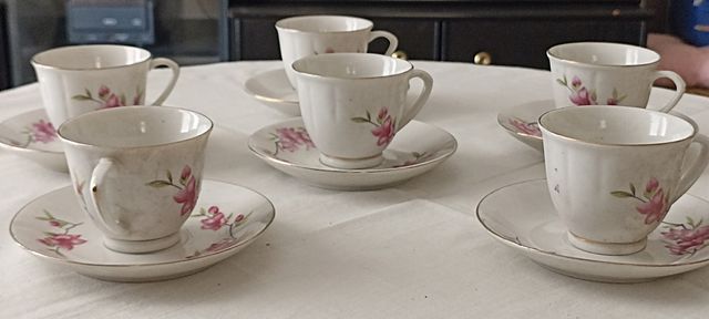 Juego café 6 tazas y 6 platos porcelana (OB44)