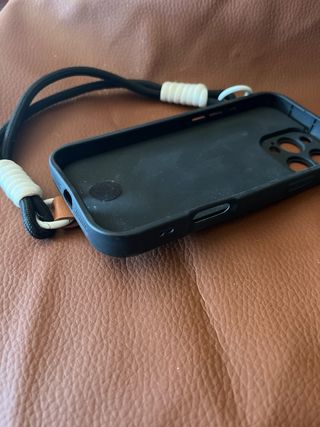 Funda iPhone 13 Pro Max - Negra con Correa