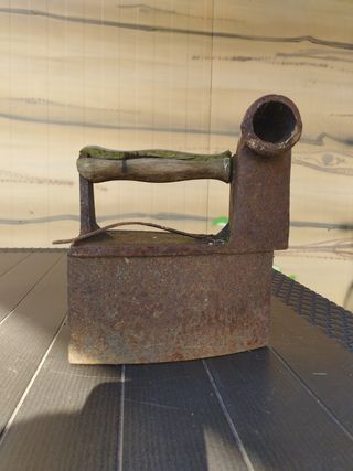 Antigua plancha de hierro.