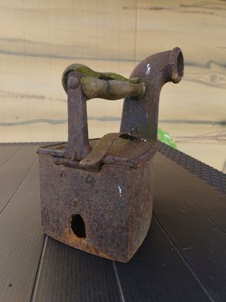 Antigua plancha de hierro.