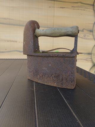 Antigua plancha de hierro.