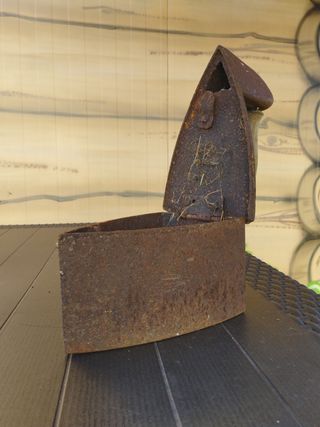 Antigua plancha de hierro.