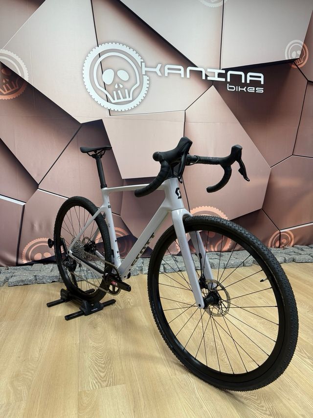 Bicicleta Gravel Scott Addict 30