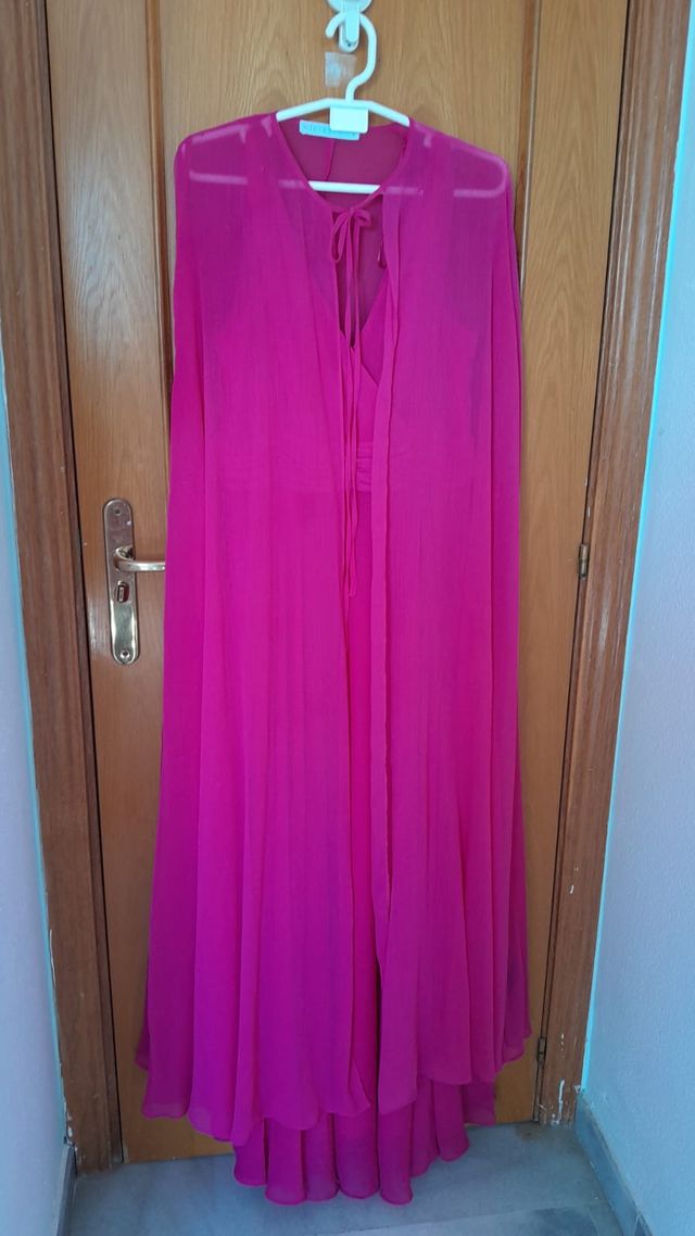 Vestido evento/novia largo rosa fluido con capa