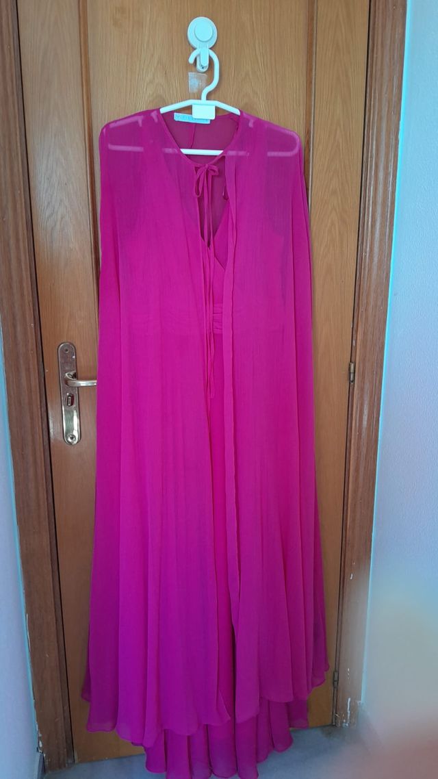 Vestido evento/novia largo rosa fluido con capa