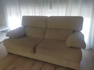 2 Sofás beige 2 plazas y 3 plazas 

