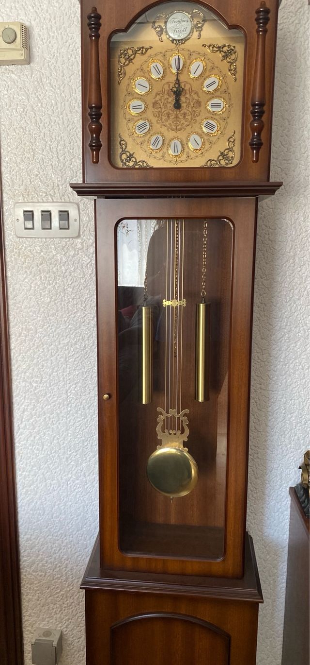 Orologio da piede antico con carillon