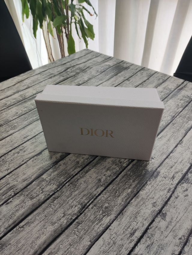 Scatola Dior bianca 22'8*13'8*5'8 cm