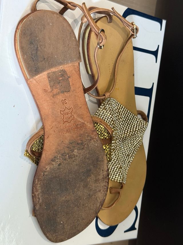 Sandalias doradas rejilla talla 36