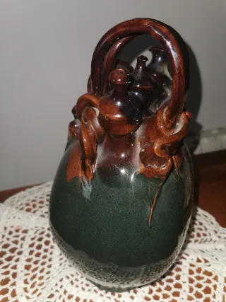 Botijo de cerámica con esmaltado. Artesanal