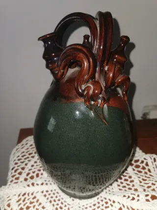 Botijo de cerámica con esmaltado. Artesanal