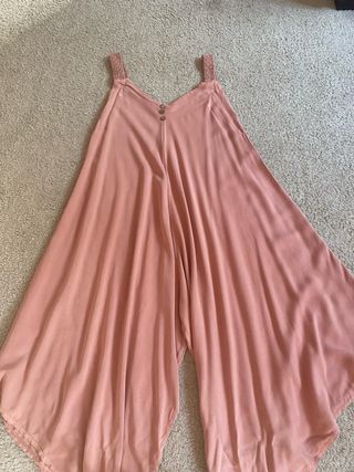 Mono y sandalias rosa verano