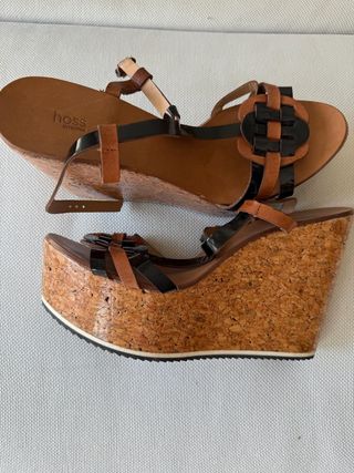 Sandalias cuña Hoss negras y marrones